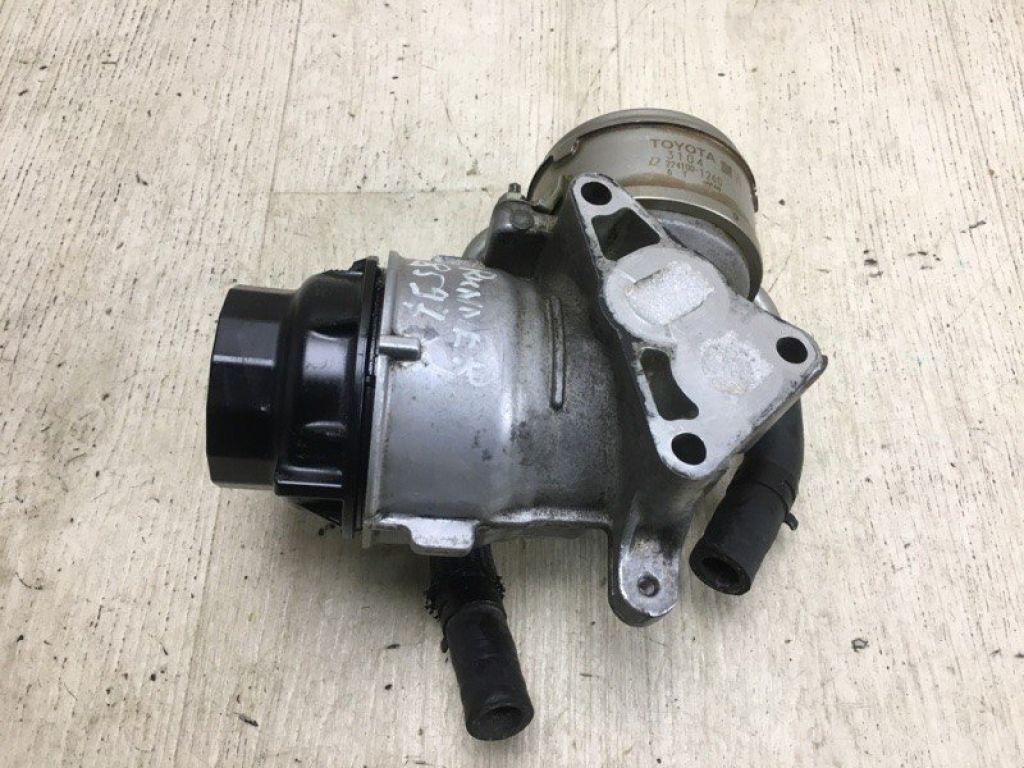 15671-31040 | Кронштейн масляного фільтра TOYOTA 4RUNNER 10-16