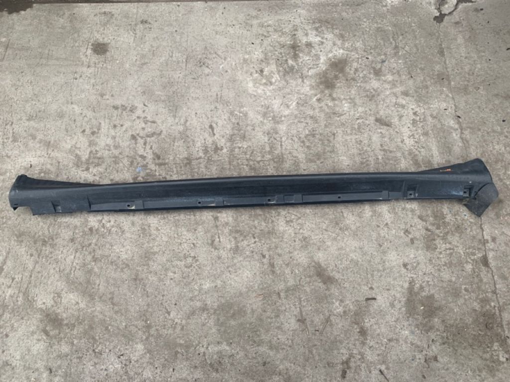76851-1KA0A | Накладка порога наружная лев. NISSAN JUKE 10-19