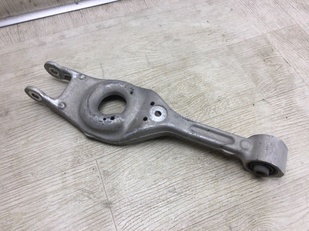 55210-3Q155 | Рычаг задней подвески поперечный нижний прав. KIA OPTIMA TF 11-16