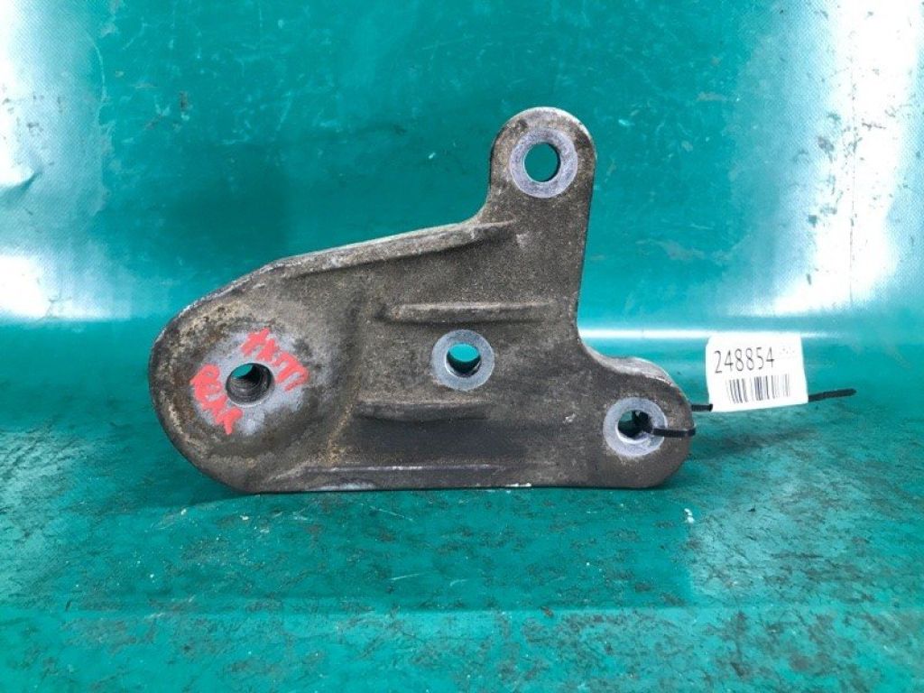 EC01-39-010 | Кронштейн КПП задн. MAZDA TRIBUTE 00-07