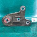 EC01-39-010 | Кронштейн КПП задн. MAZDA TRIBUTE 00-07