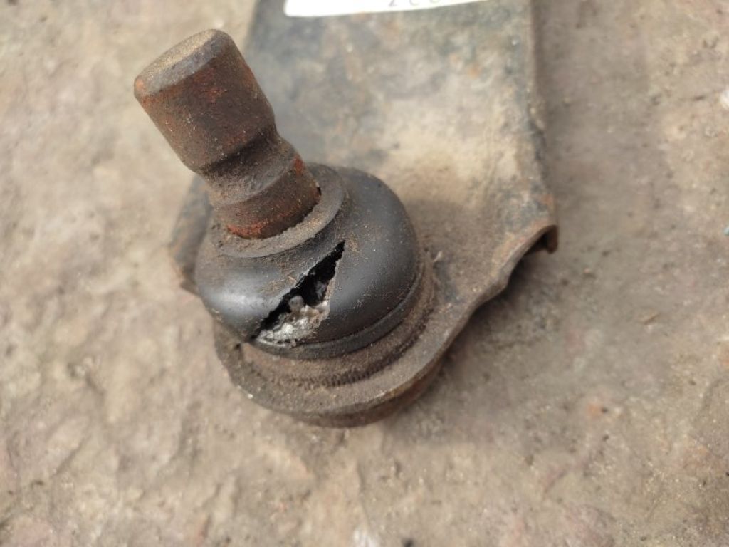 B32H-34-350D | Важіль передньої підвіски нижній лів. MAZDA 3 BK 03-08 - Фото 2