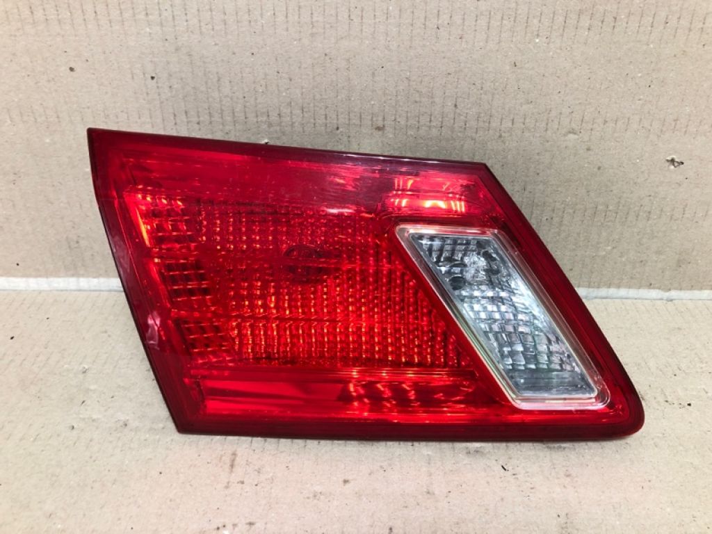 81591-33150 | Фонарь внутренний лев. LEXUS ES350 06-12