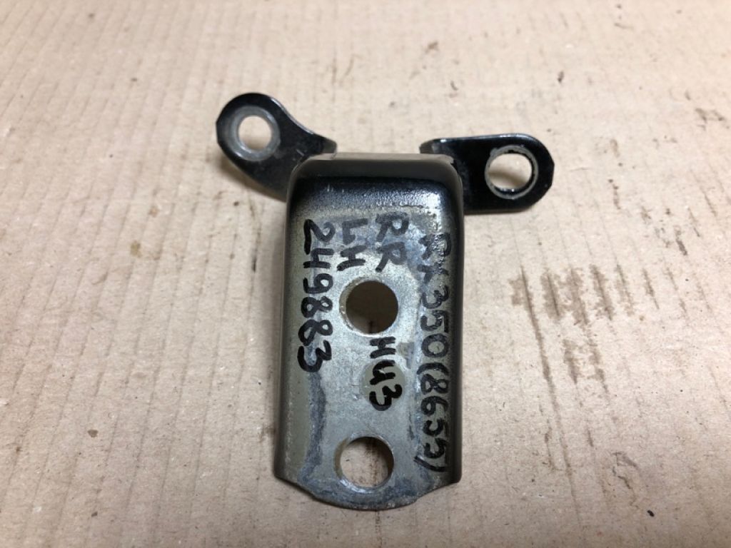 68780-02050 | Петля двері нижня задн. лів. LEXUS RX350/450 09-15