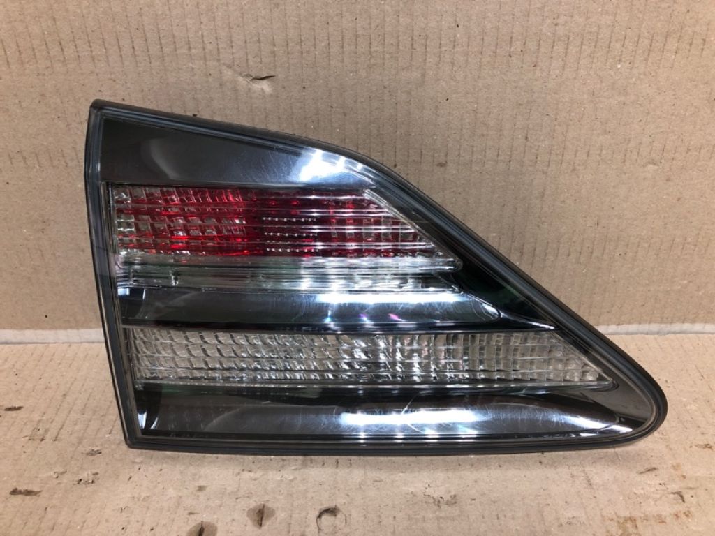 81590-0E020 | Фонарь внутренний лев. LEXUS RX350/450 09-15