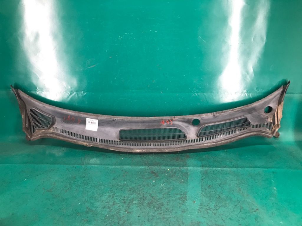 AE8Z-54018A16-A | Пластик под лобовое стекло / Жабо FORD FIESTA 08-17