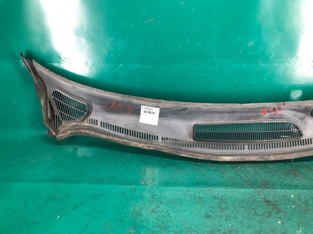 AE8Z-54018A16-A | Пластик под лобовое стекло / Жабо FORD FIESTA 08-17 - Фото 3