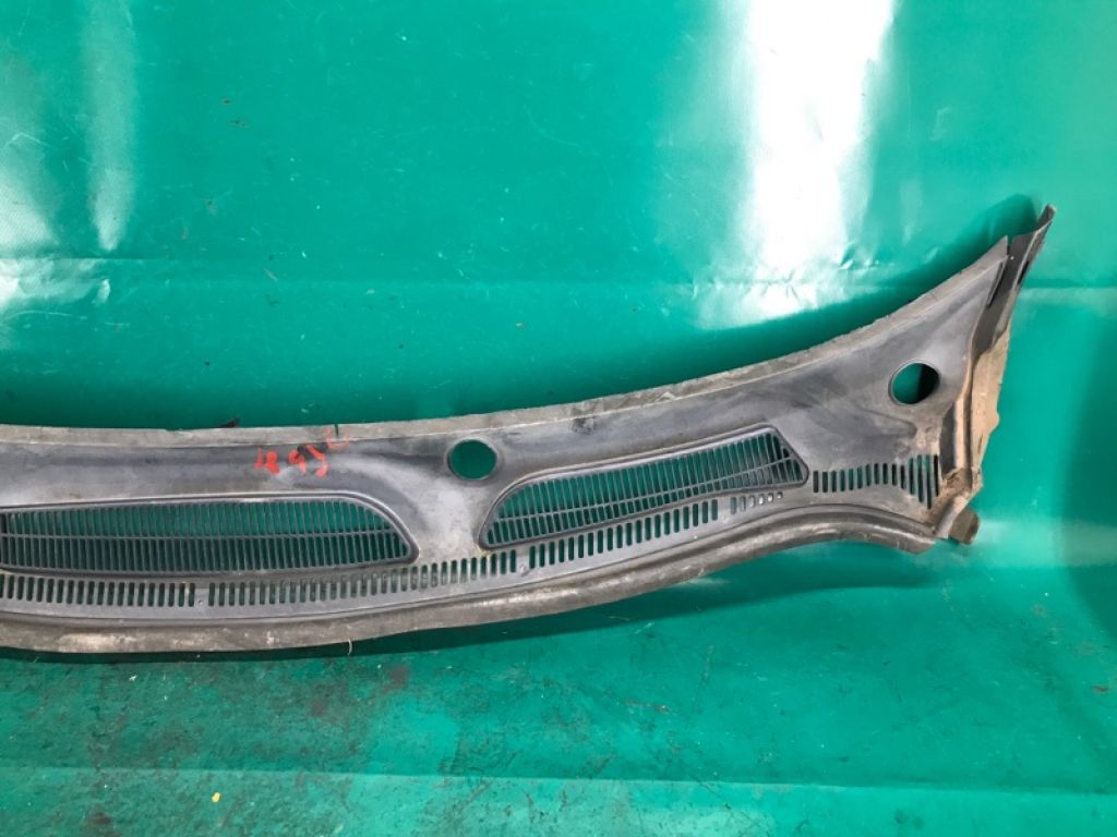 AE8Z-54018A16-A | Пластик под лобовое стекло / Жабо FORD FIESTA 08-17 - Фото 4