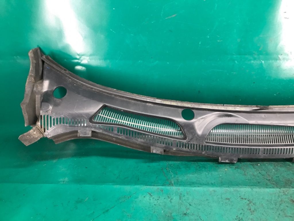 AE8Z-54018A16-A | Пластик под лобовое стекло / Жабо FORD FIESTA 08-17 - Фото 6