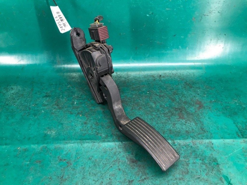 32700-1R500 | Педаль газа HYUNDAI ACCENT RB 10-
