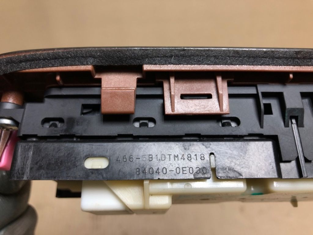 84040-0E030 | Блок управления стеклоподъемниками LEXUS RX350/450 09-15 - Фото 3