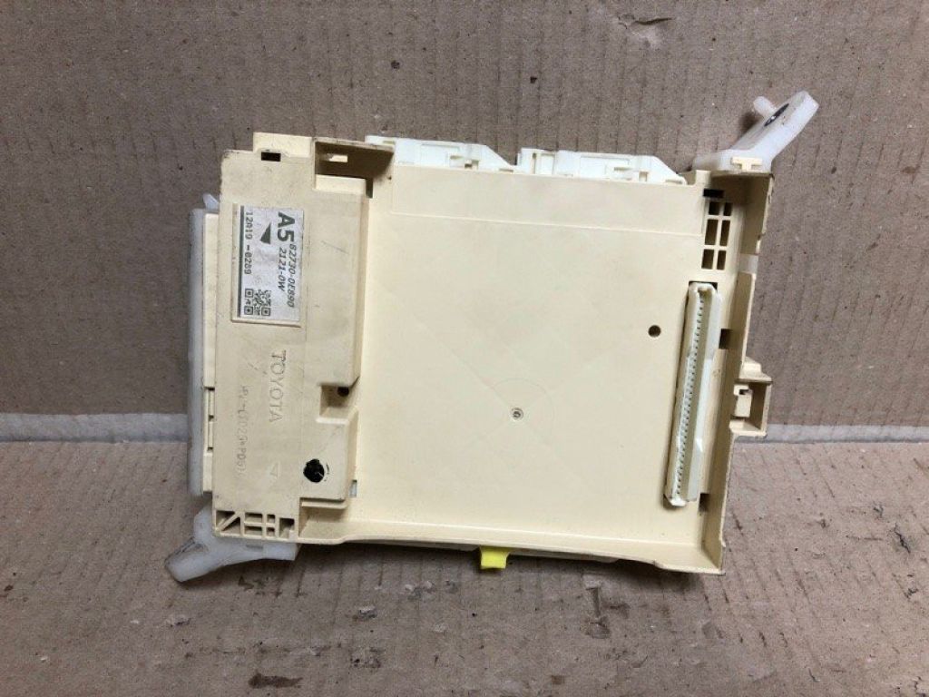 82730-0E890 | Блок запобіжників салон LEXUS RX350/450 09-15