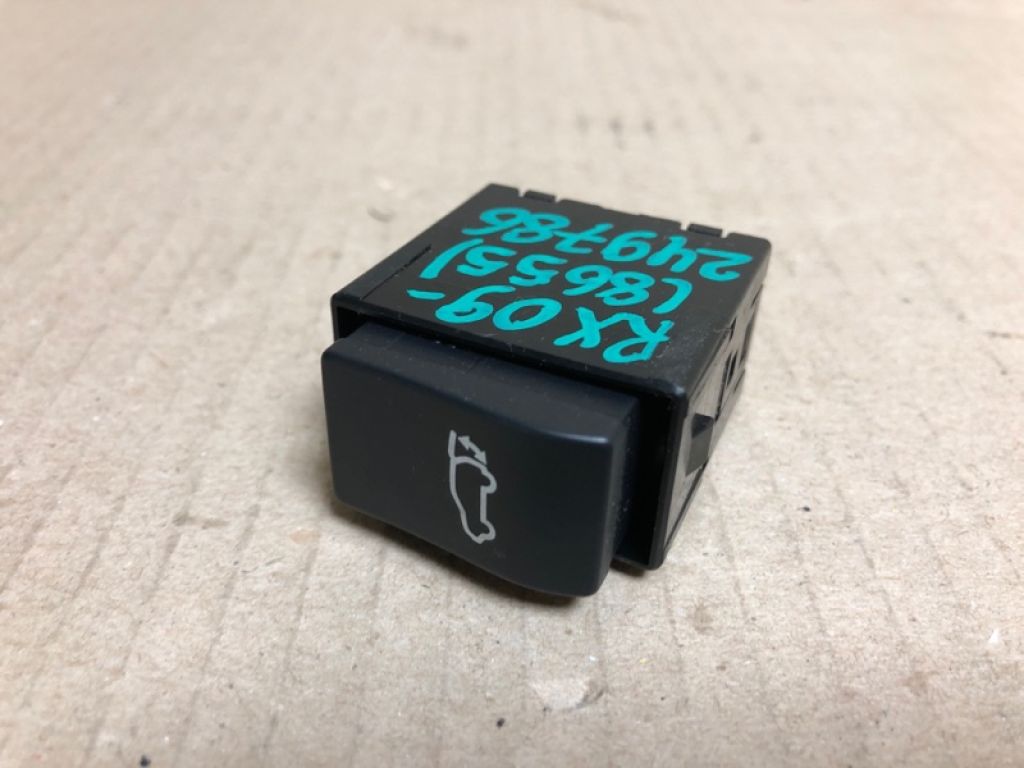 84930-0E050 | Кнопка відкриття багажника внутрішня LEXUS RX350/450 09-15 - Фото 2