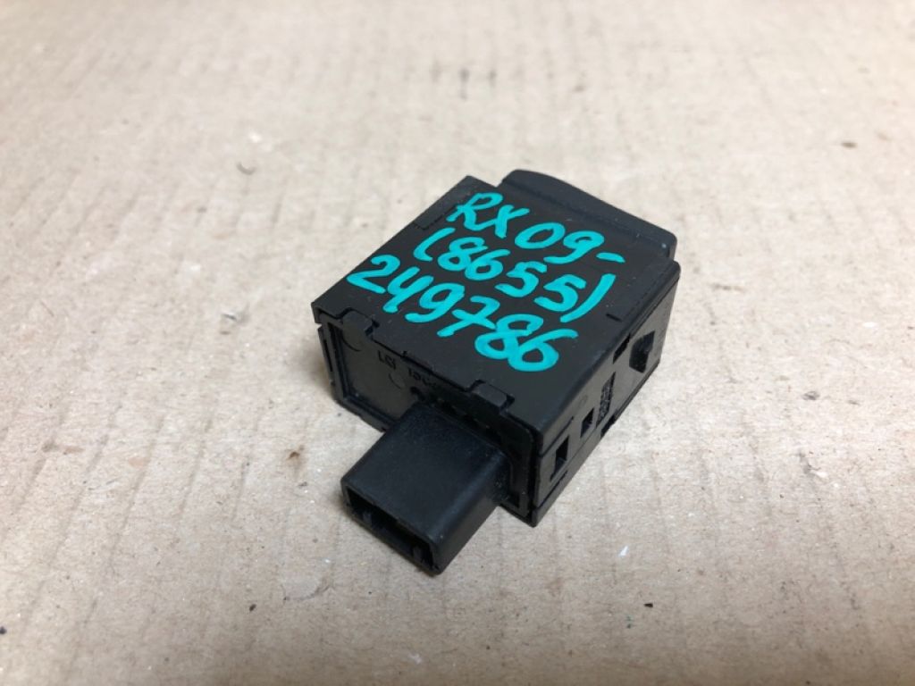 84930-0E050 | Кнопка відкриття багажника внутрішня LEXUS RX350/450 09-15 - Фото 3