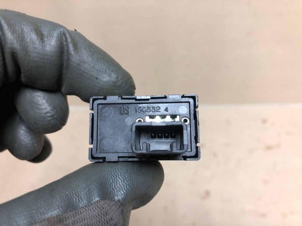 84930-0E050 | Кнопка відкриття багажника внутрішня LEXUS RX350/450 09-15 - Фото 4