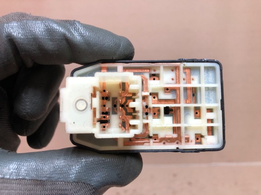 93573-3S000YDA | Блок управления зеркалами HYUNDAI SONATA YF 10-14 - Фото 3