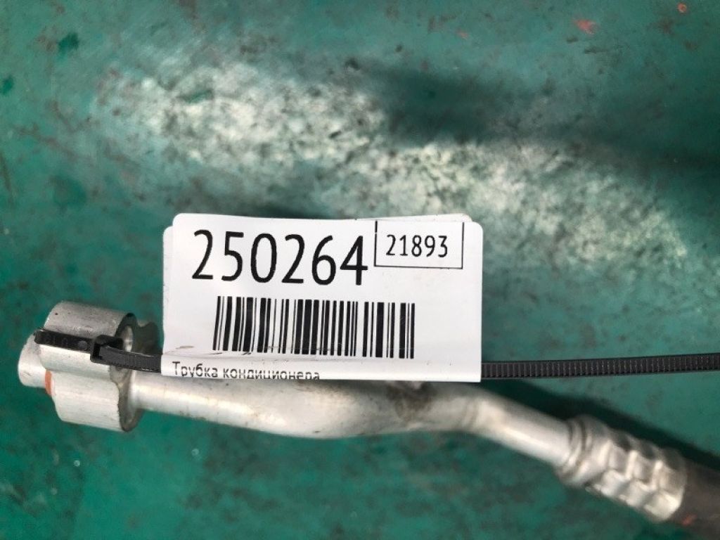 BE8Z-19D734-A | Трубка кондиціонеру FORD FIESTA 08-17 - Фото 2