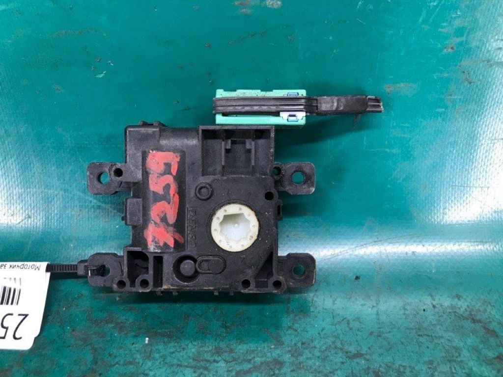 87106-48240 | Моторчик заслінки пічки TOYOTA PRIUS 16-