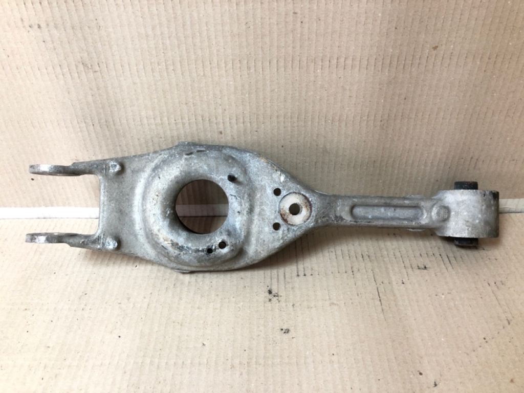 55220-3Q155 | Важіль задньої підвіски нижній поперечний HYUNDAI SONATA YF 10-14 - Фото 2