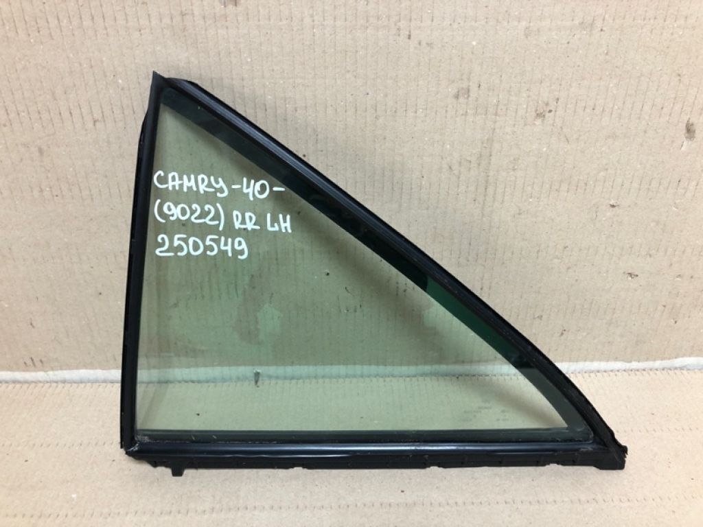 68124-06050 | Стекло двери глухое задн. лев. TOYOTA CAMRY 40 06-11
