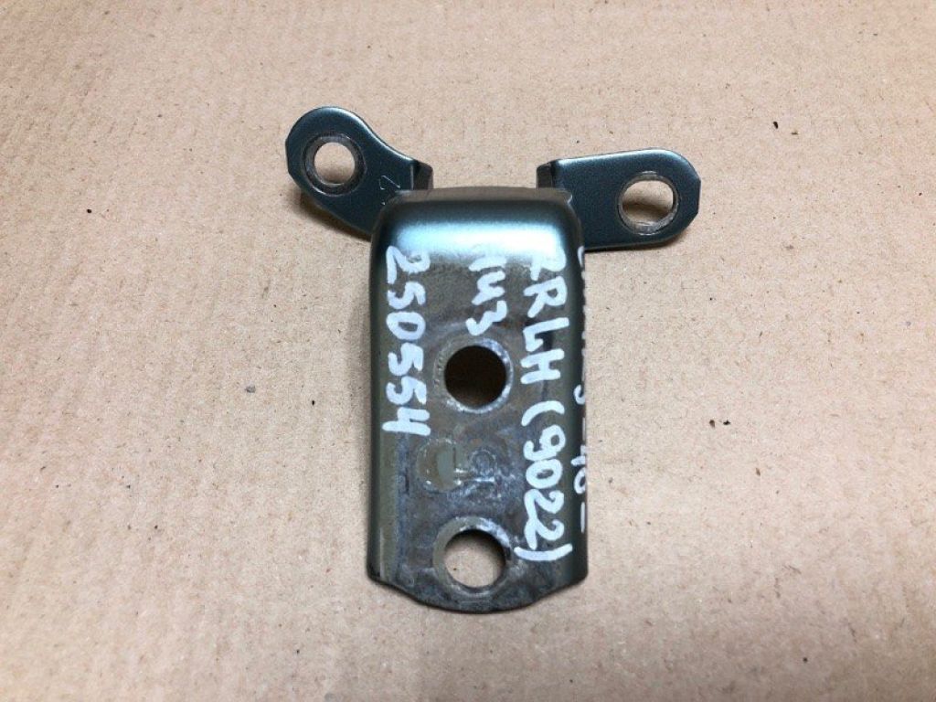 68780-02050 | Петля двери нижняя задн. лев. TOYOTA CAMRY 40 06-11