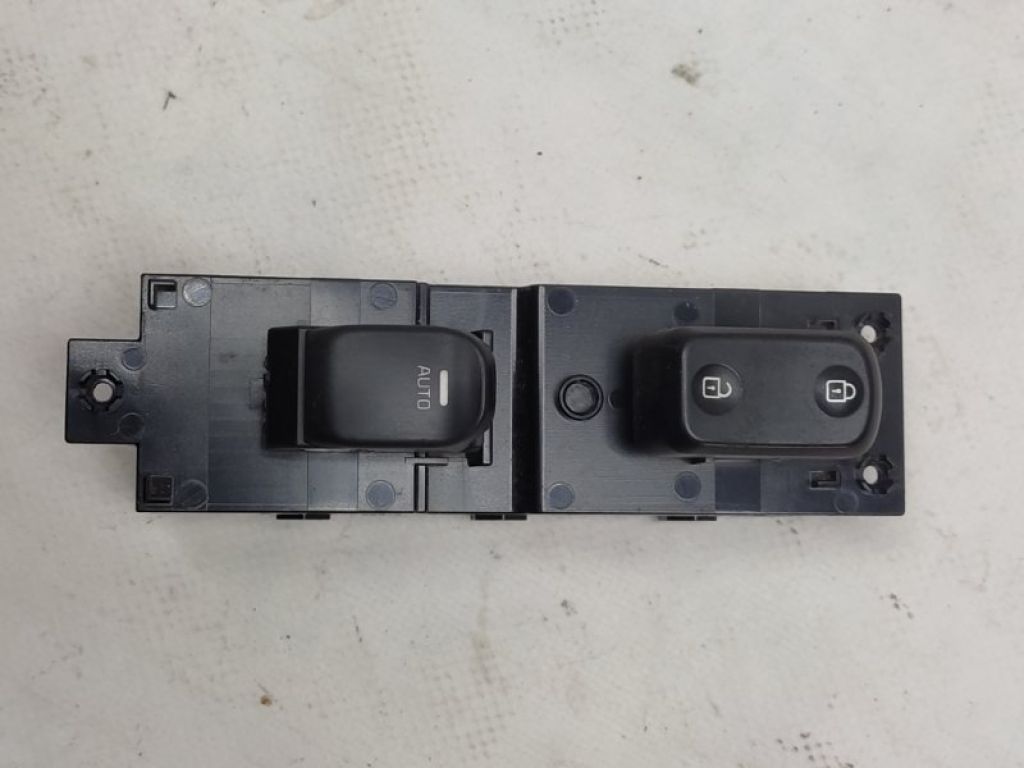 93575-B2010CA | Кнопка стеклоподъемника передн. прав. KIA SOUL PS 13-19