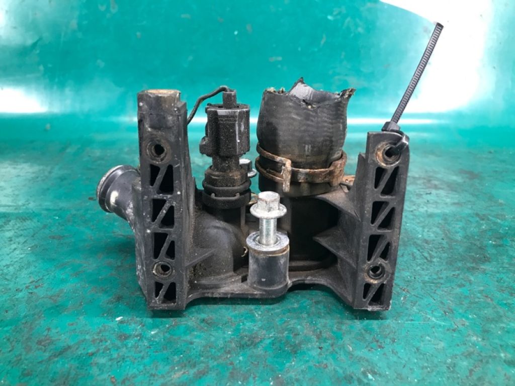 BE8Z-8K556-A | Фланець системи охолодження FORD FIESTA 08-17 - Фото 5