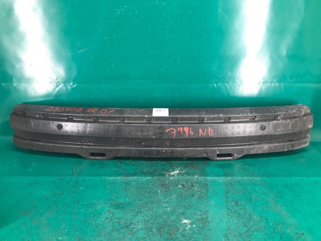 561 807 251 | Наполнитель бампера задний VOLKSWAGEN PASSAT B7 11-15
