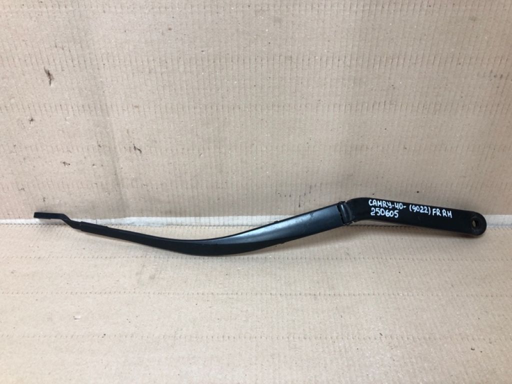 85211-06050 | Поводок стеклоочистителя передний прав. TOYOTA CAMRY 40 06-11