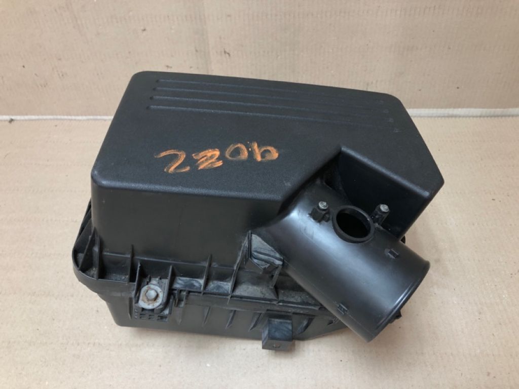 17700-0H102 | Корпус повітряного фільтра TOYOTA CAMRY 40 06-11