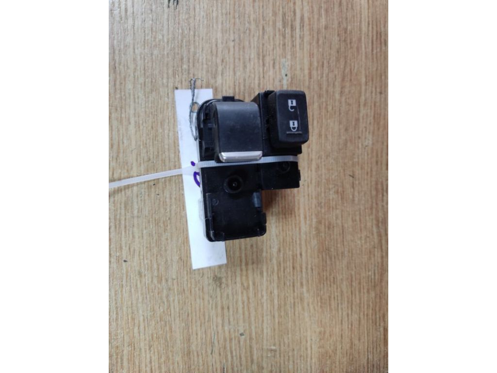 G46C-66-370A | Кнопка стеклоподъемника передн. прав. MAZDA CX-5 (KE) 11-17
