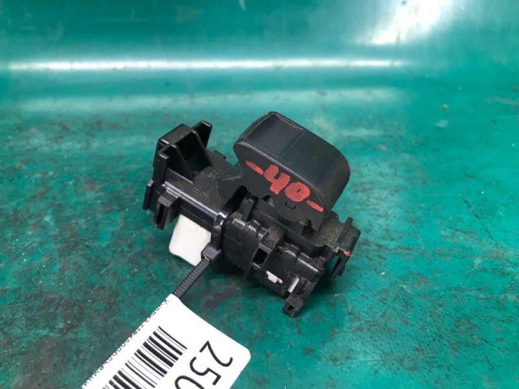 84810-06030 | Кнопка стеклоподъемника задн. прав. TOYOTA CAMRY 40 06-11