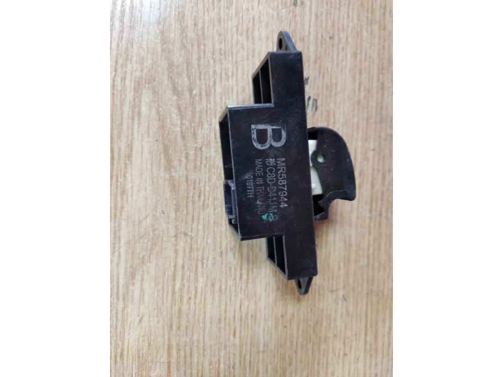 Кнопка склопідіймача задн. MITSUBISHI OUTLANDER XL 05-13 - Фото 3