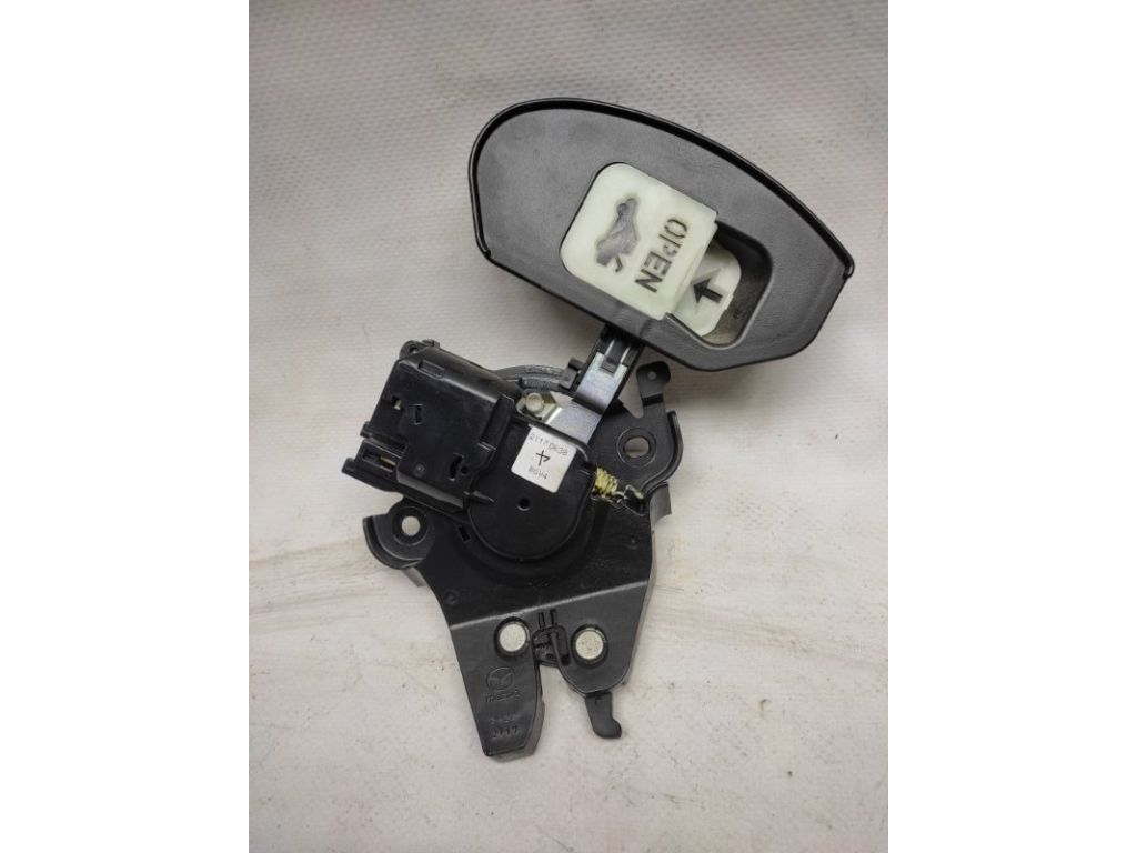 BBM4-56-820B | Замок кришки багажника MAZDA 3 BL 09-13