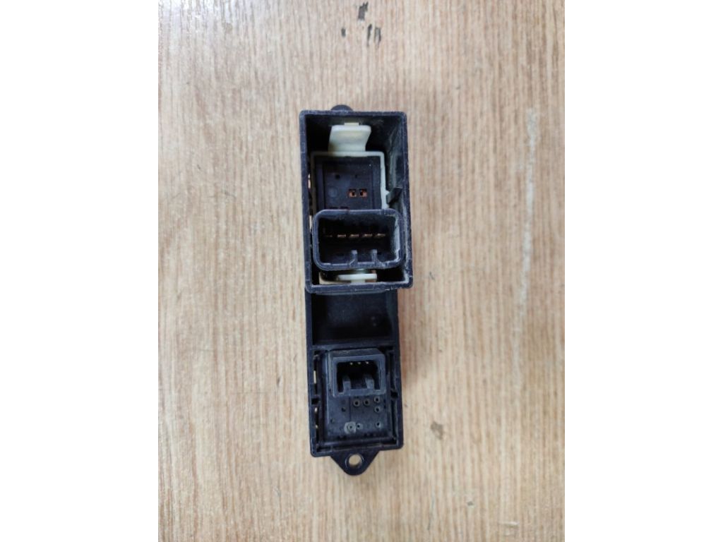 MR400713 | Кнопка склопідіймача MITSUBISHI GALANT 03-12 - Фото 2