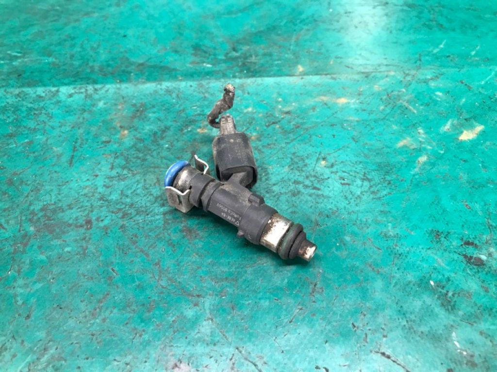 BE8Z-9F593-B | Форсунка паливна FORD FIESTA 08-17