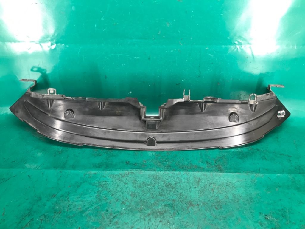 D2BZ-58001A04-A | Дефлектор радиатора FORD FIESTA 08-17