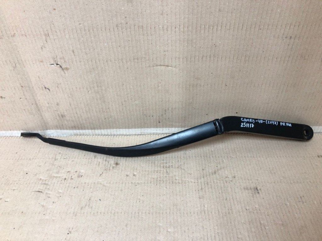 85211-06050 | Поводок стеклоочистителя передний прав. TOYOTA CAMRY 40 06-11