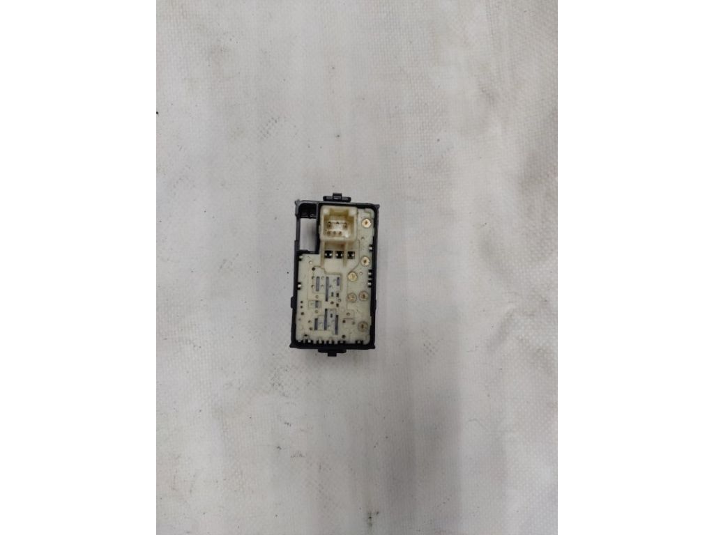 84810-0T010 | Кнопка стеклоподъемника TOYOTA VENZA 09-16 - Фото 3