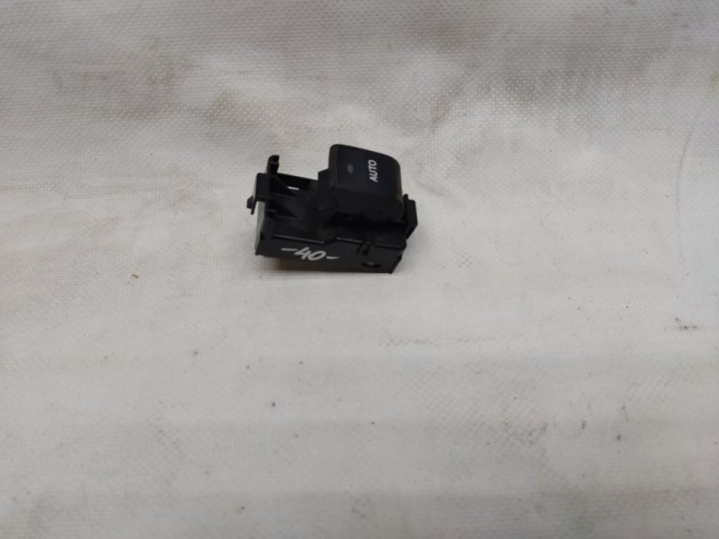 84810-33120 | Кнопка склопідіймача TOYOTA CAMRY 40 06-11