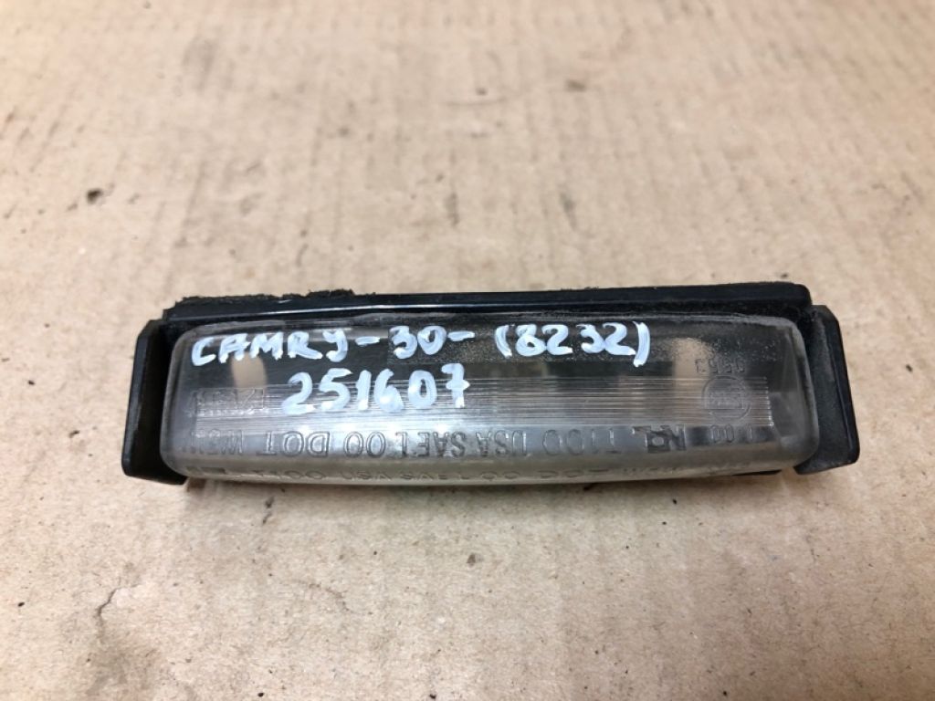81270-AA020 | Підсвічування номера TOYOTA CAMRY 30 02-06