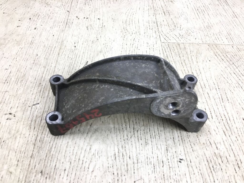06E 903 143 D | Кронштейн генератора AUDI Q7 05-15