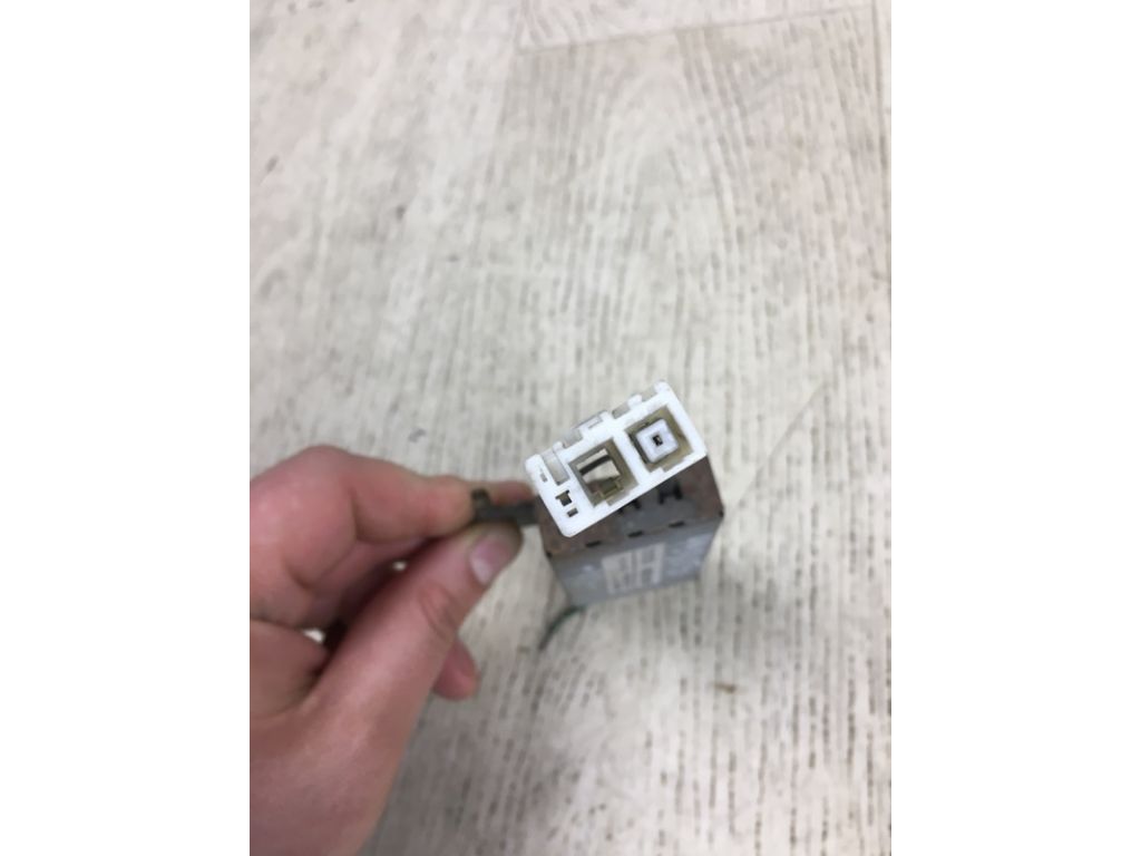 86300-33280 | Підсилювач антени TOYOTA CAMRY 40 06-11 - Фото 3