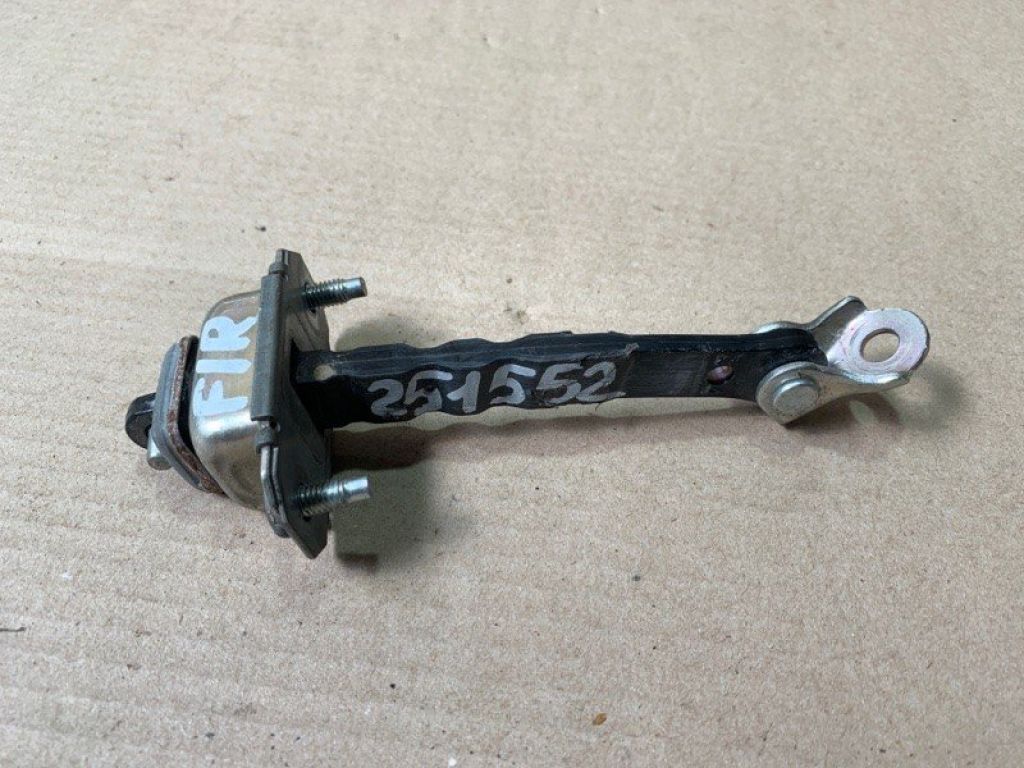 61124SG005 | Обмежувач дверей передн. прав. SUBARU FORESTER 12-19