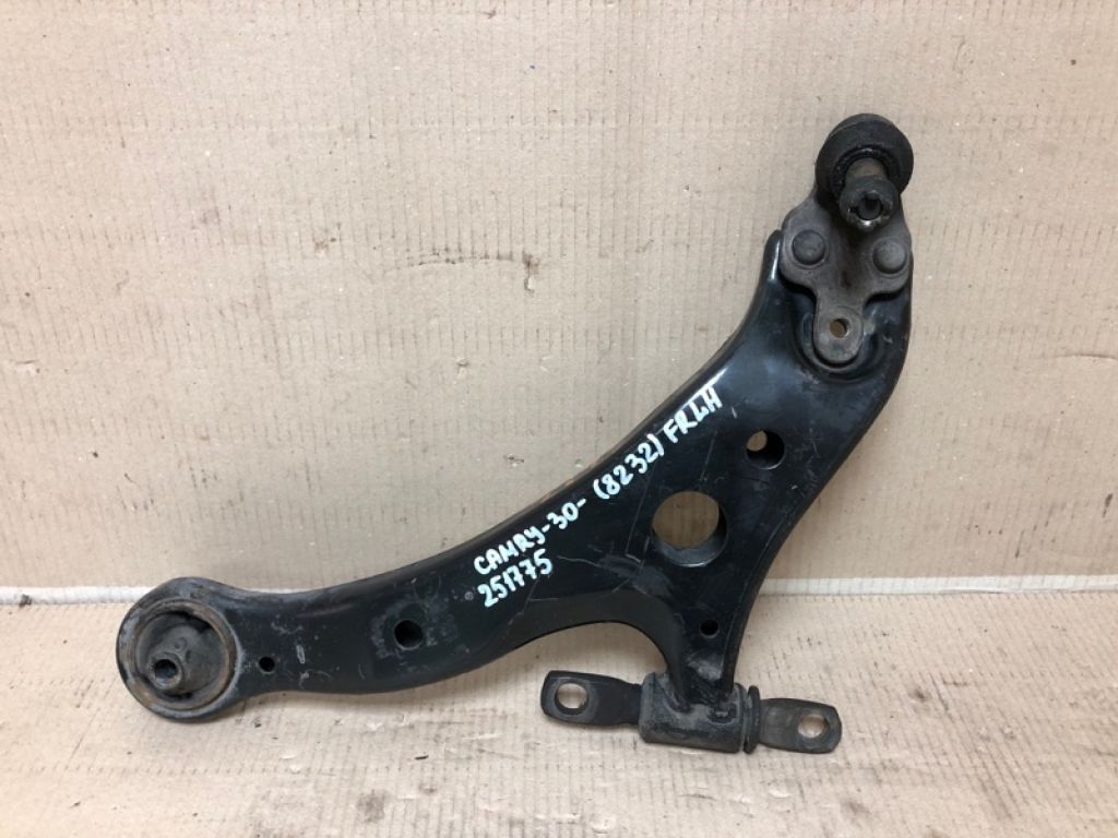 48069-06070 | Рычаг передней подвески нижний лев. TOYOTA CAMRY 30 02-06