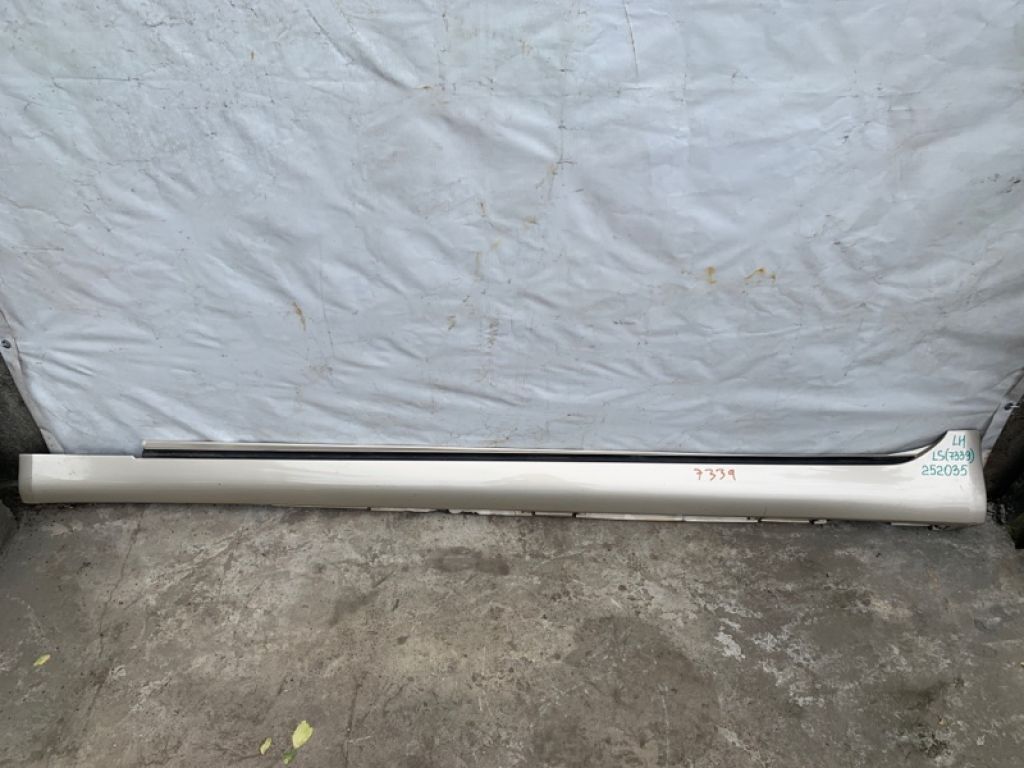 75852-50905 | Накладка порогу зовнішня лів. LEXUS LS460 06-12