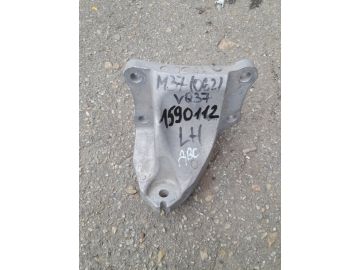 Кронштейн опоры двигателя INFINITI M25/M37/M56/Q70/M35H 10-16