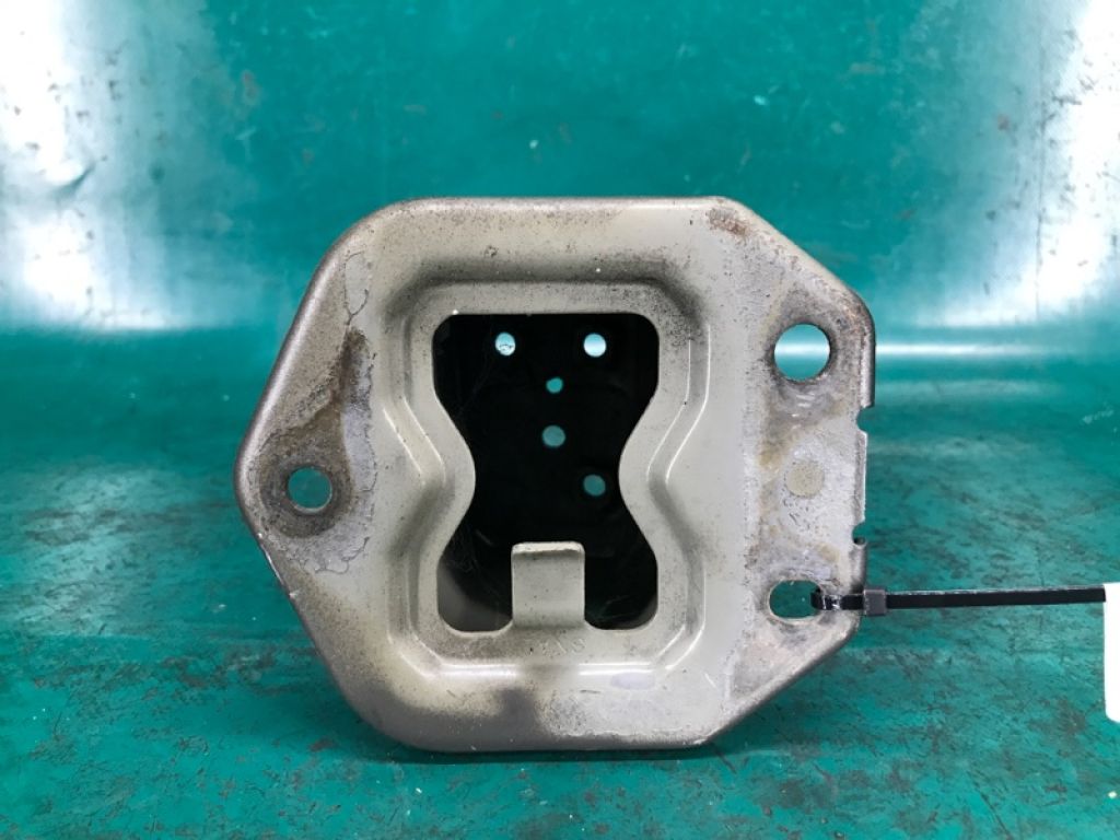 71135-SNA-A00ZZ | Кронштейн усилителя переднего бампера прав. HONDA CIVIC 4D 06-11