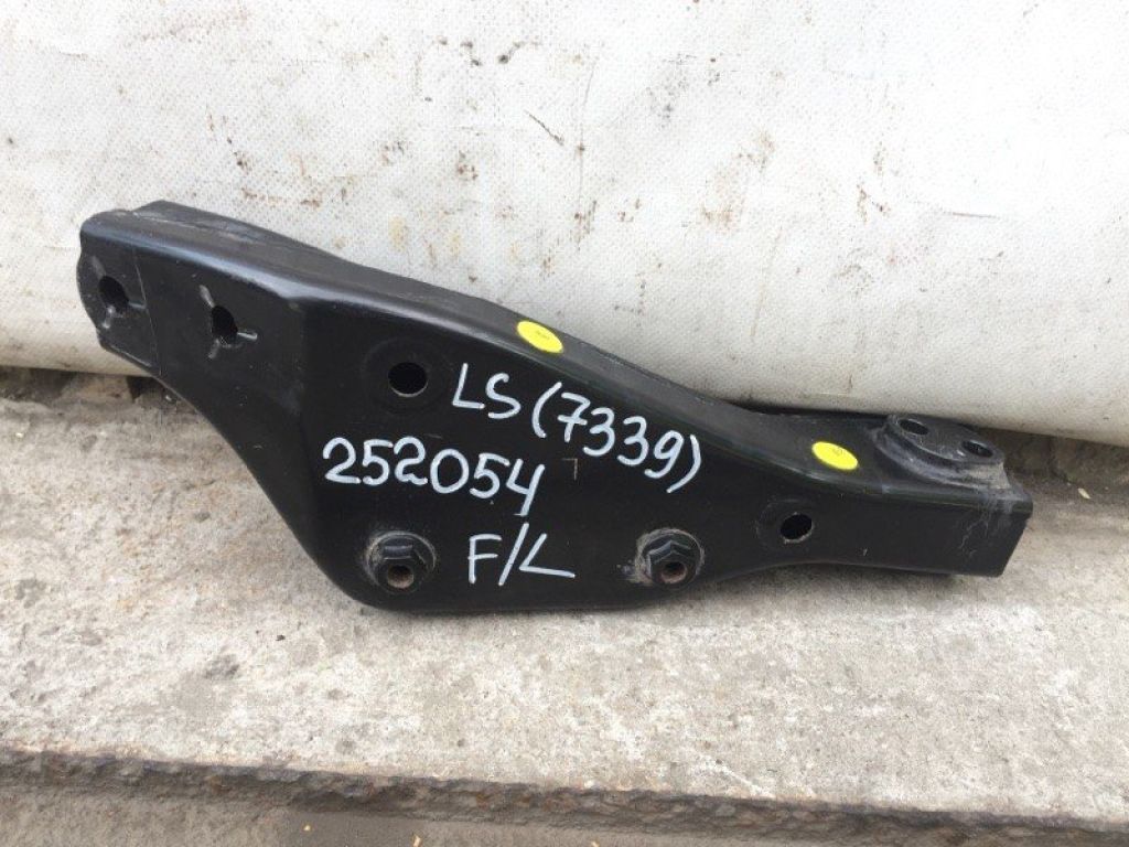 57306-50010 | Крепление балки подвески передн. лев. LEXUS LS460 06-12 - Фото 3