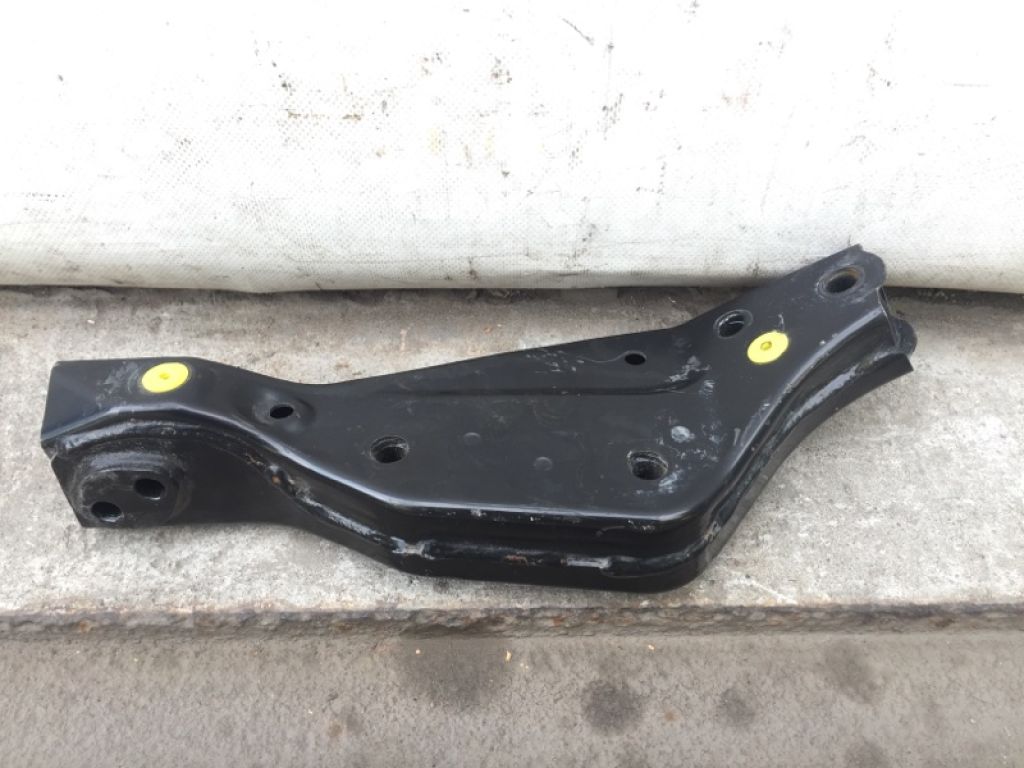 57306-50010 | Крепление балки подвески передн. лев. LEXUS LS460 06-12